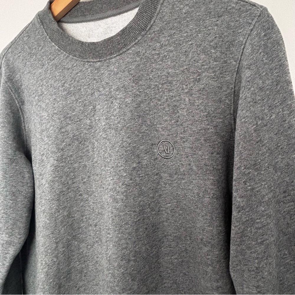 Vuori Cypress Logo Crew Crewneck Sweatshirt Men's Heather Grey Size Large - Picture 7 of 12